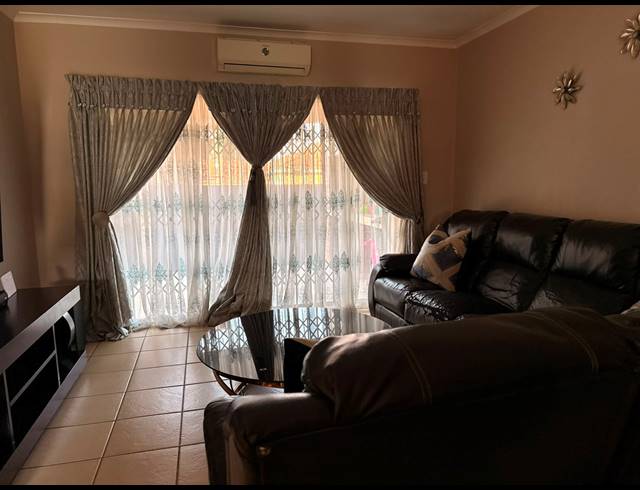 3 BEDROOM APARTMENT FOR SALE IN WATERVAL EAST